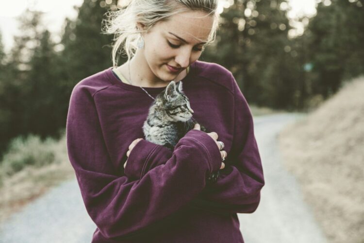 Vrouwen met deze sterrenbeelden zijn de beste kattenbaasjes… Ben jij het?