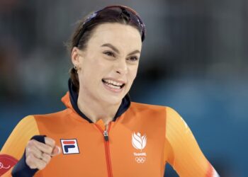 Historisch moment! Femke Kok snelt naar goud, Leerdam grijpt zilver