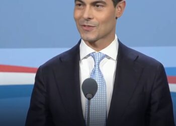 Dit ging compleet los: Rob Jetten deelt live op tv mokerslag uit aan Geert Wilders