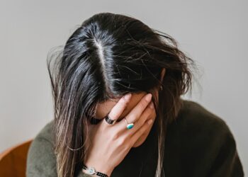 Experts waarschuwen: Stop met het slikken van vitamine D als last hebt van deze symptomen