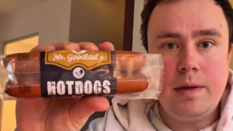 Video: Hotdogtest loopt compleet uit de hand door fout in schap bij Albert Heijn