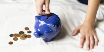 Veel ouders schrikken hiervan: dit adviseert Nibud over zakgeld