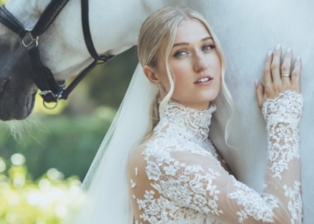 Britt Dekker kondigt gezinsuitbreiding aan en deelt ontroerend bericht: ‘Welkom in de familie‘