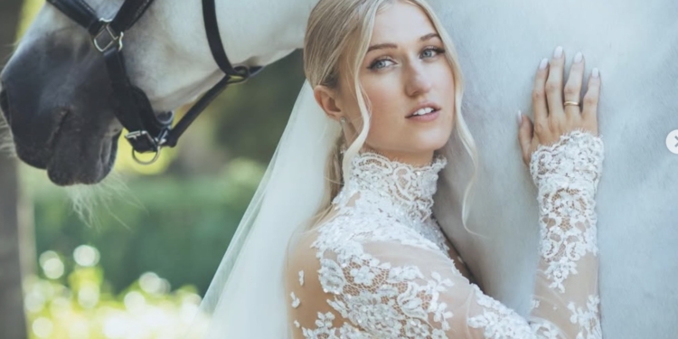 Britt Dekker kondigt gezinsuitbreiding aan en deelt ontroerend bericht: ‘Welkom in de familie‘