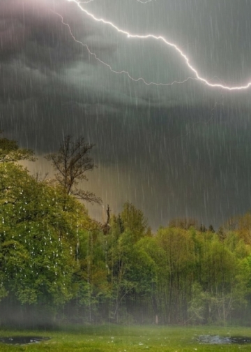 Weer slaat helemaal om: Hier gaat het zometeen regenen met onweer