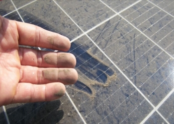 Zonnepanelen vies door het Saharazand: dit betekent het voor je opbrengst