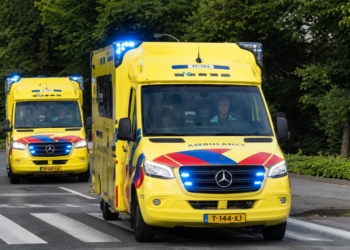 Schokkend incident op schoolplein: kind uit groep 4 vecht voor zijn leven