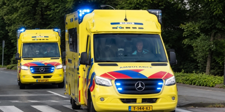 Schokkend incident op schoolplein: kind uit groep 4 vecht voor zijn leven
