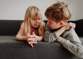 Broers en zussen met déze sterrenbeelden hebben altijd de grootste ruzies