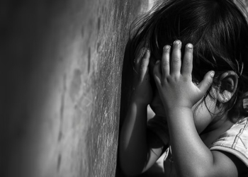 Meisje in kritieke toestand na mishandeling door moeder
