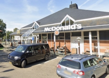 Drama op glijbaan in bekende fastfoodketen eindigt in amputatie van peuterteentje
