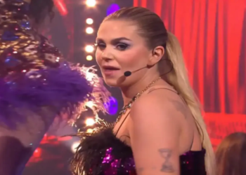 Emotionele Roxeanne Hazes houdt het niet droog in Stars on Stage: ‘Ik moet gewoon huilen’