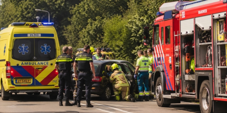 Hartverscheurend drama: twee jonge kinderen levenloos aangetroffen in auto