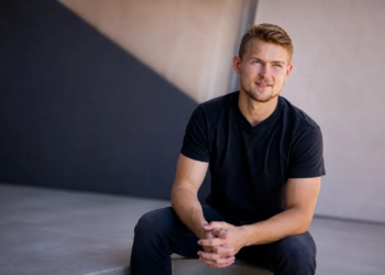 Matthijs de Ligt intiem gespot met nieuwe vriendin en ze is een hele bekende
