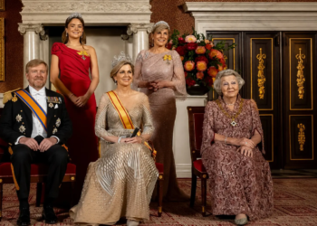 Máxima schittert met peperdure diamant, maar iedereen kijkt naar iets anders