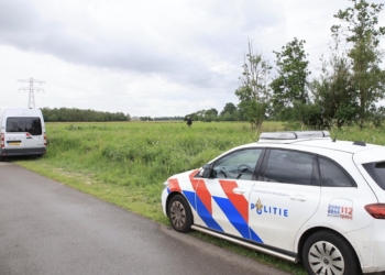 Wandelaar doet schokkende vondst, jonge vrouw in het water