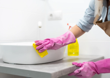Waarom je afstandsbediening vuiler is dan je toiletbril