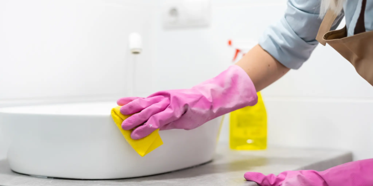 Waarom je afstandsbediening vuiler is dan je toiletbril