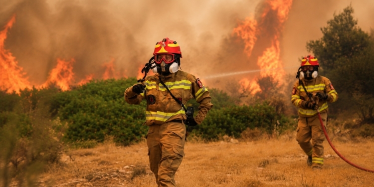 Massale evacuaties bij Gardameer vanwege hevige bosbranden