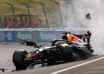 Vreselijke beelden: Monstercrash Max Verstappen in Zandvoort