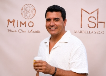Jan Smit gespot met nieuwe vriendin en ze is een hele bekende