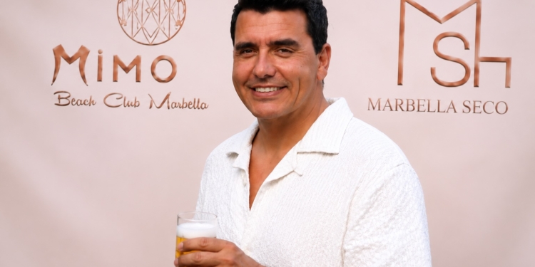 Jan Smit gespot met nieuwe vriendin en ze is een hele bekende