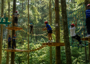 Tiener overleden na val van 40 meter in klimpark
