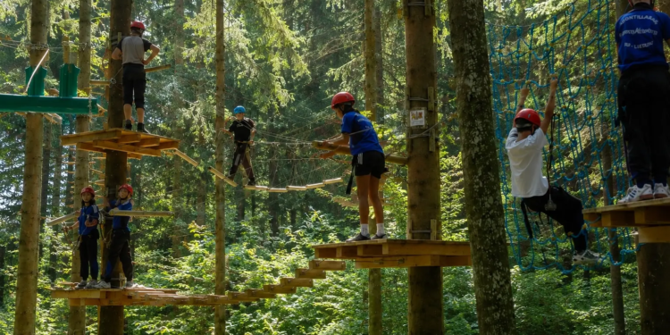 Tiener overleden na val van 40 meter in klimpark