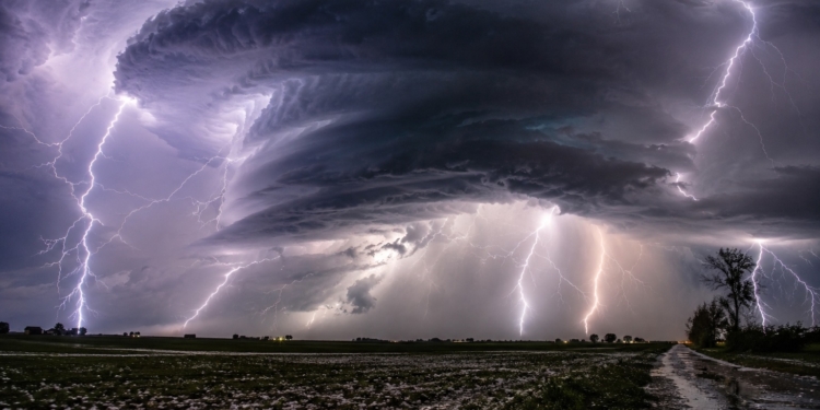 KNMI waarschuwt: noodweer wordt erger dan gedacht. Hier gaat het straks helemaal tekeer