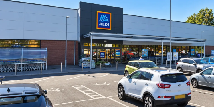 Vrouw overlijdt in Aldi-supermarkt voor ogen van geschokte klanten