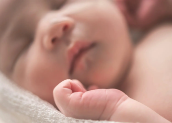 Geweldig babynieuws voor deze bekende Nederlander (39): ‘Mooiste meisje ter wereld’