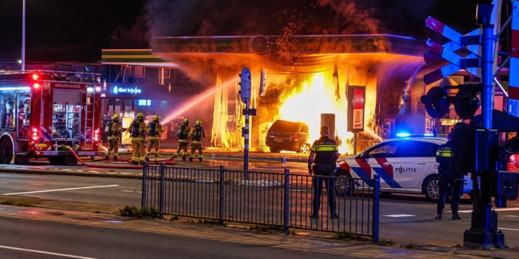 Verschrikkelijk ongeval bij tankstation: één dode en twee gewonden