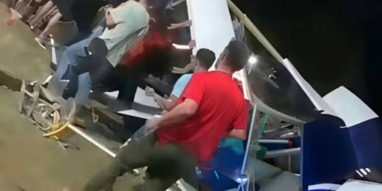 Grote paniek op kermis: meerdere kinderen gewond nadat attractie plotseling instort