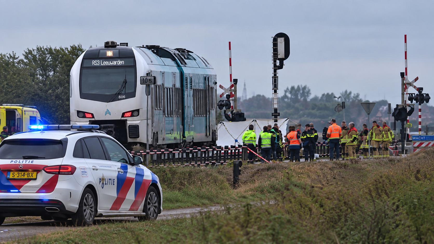 Fietser negeert dichte spoorbomen met vreselijke gevolgen
