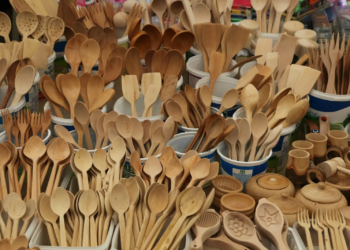 Let op: dit is dus waarom houten pollepels in de vaatwasser moet doen!