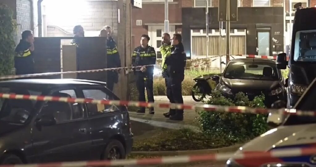 Tragische ontdekking: overleden vrouw gevonden, politie ter plaatse