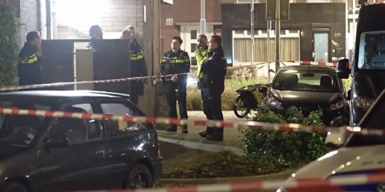 Tragische ontdekking: overleden vrouw gevonden, politie ter plaatse