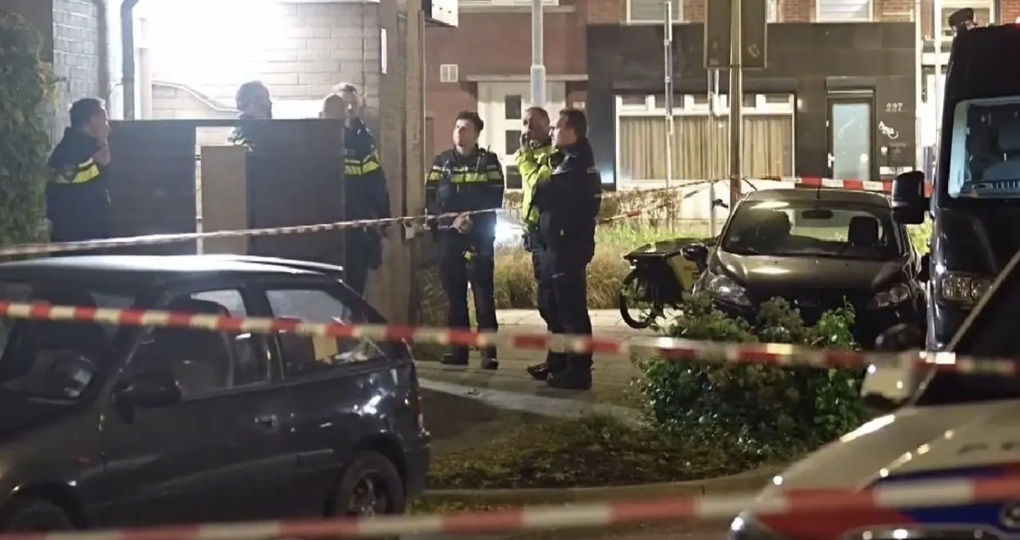 Tragische ontdekking: overleden vrouw gevonden, politie ter plaatse