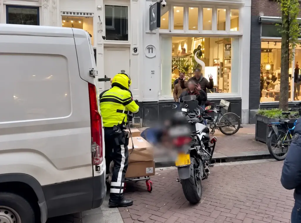 Pakketbezorger krijgt taserstoot: omstanders reageren vol ongeloof