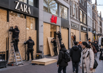 Uit voorzorg dichtgetimmerd: winkeliers in deze stad vrezen voor zaterdag