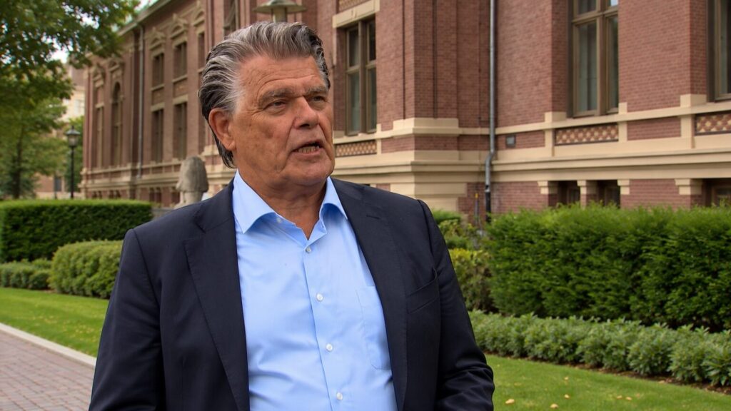 Bizarre wending rond Emile Ratelband: WhatsApp-bericht gelezen