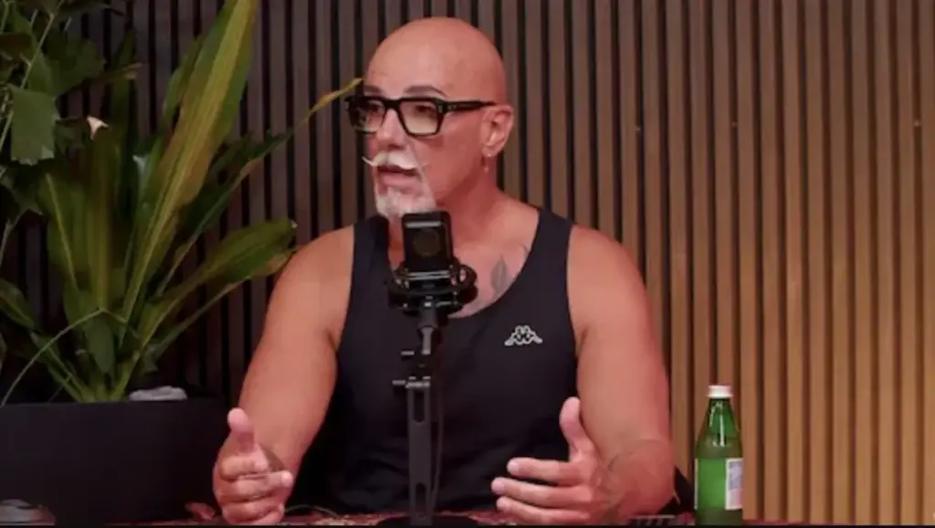 Maik de Boer (65) openhartig over liefdesleven: ‘Hij heeft kanker’