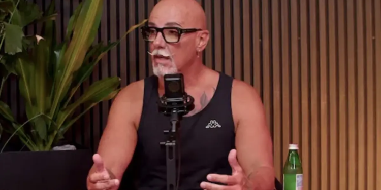 Maik de Boer (65) openhartig over liefdesleven: ‘Hij heeft kanker’