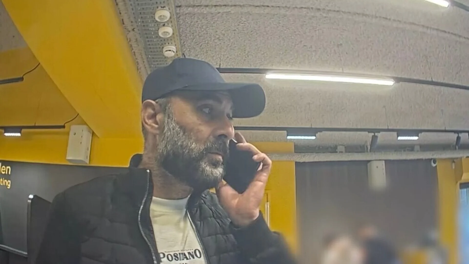 Schandalig acties bij bejaarde vrouw (89): politie deelt beelden van verdachte